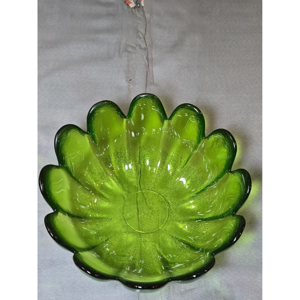 Vintage Indiana Glass Large Green 12 Petal Lotus Bowl 11" Serving/Console Bowl - Picture 8 of 11